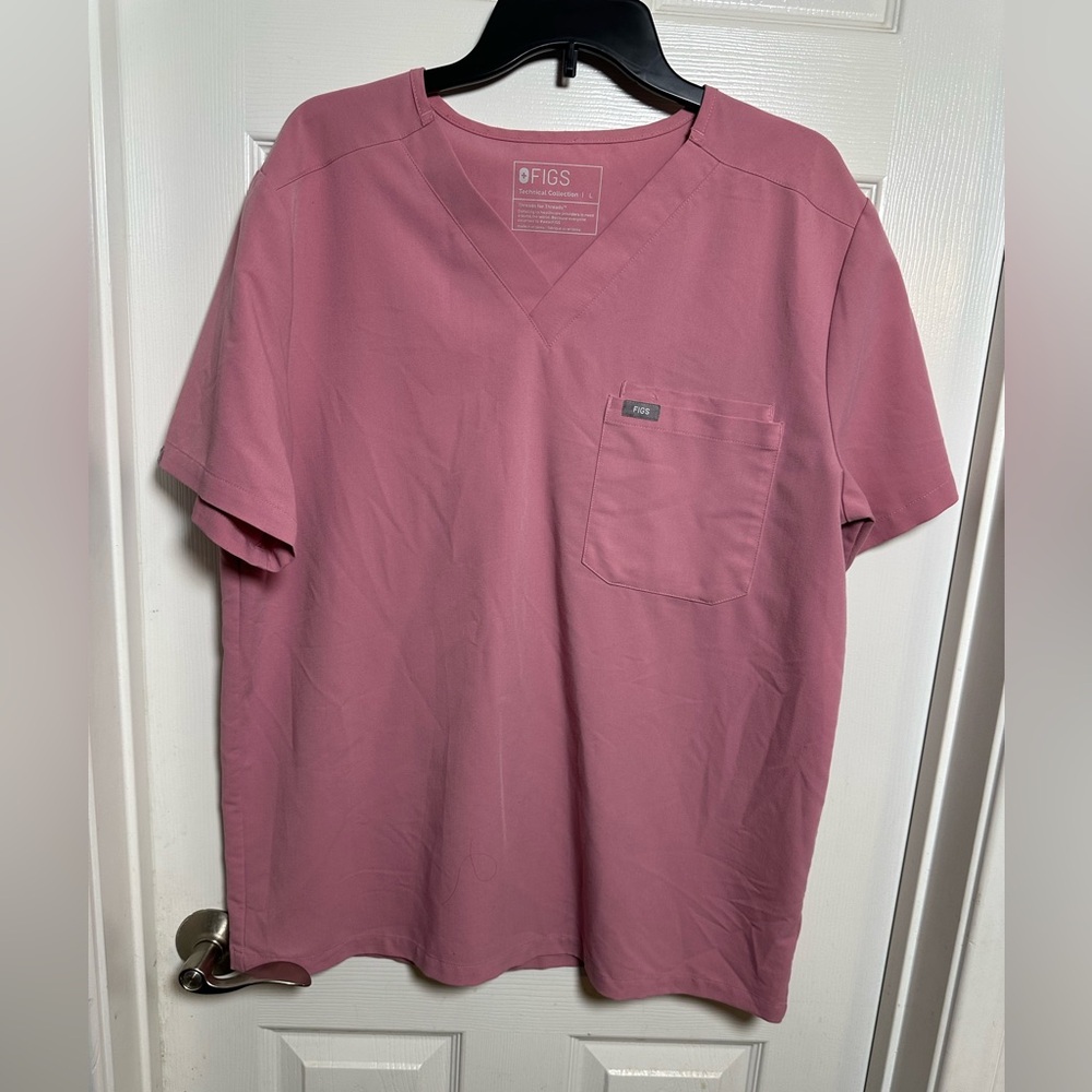 Figs Leon 2 pocket Scrub Top in Pink